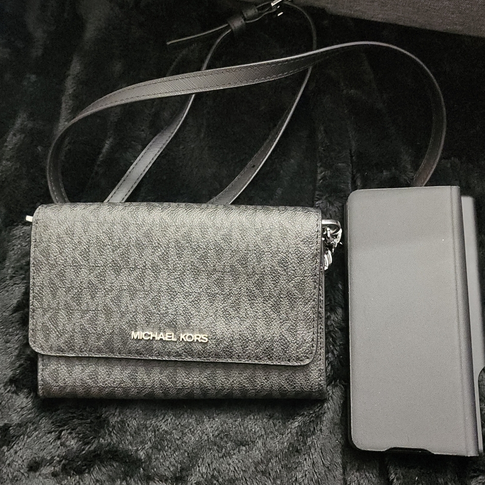 Michael kors mini crossbody
